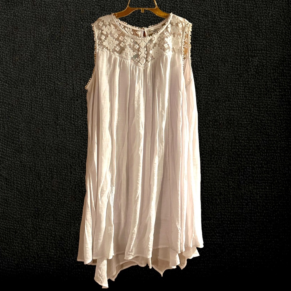 White summer dress. Never worn. Size 1x. Perfect for beach/pool events.